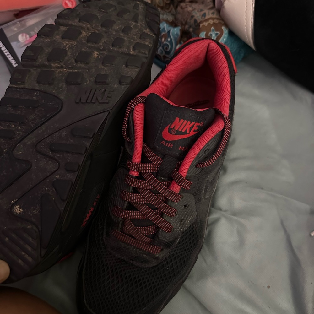 Nike Air Max Black and Pink Sneakers